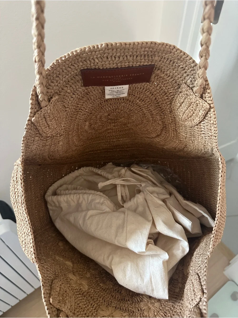 Sezane handwoven round
